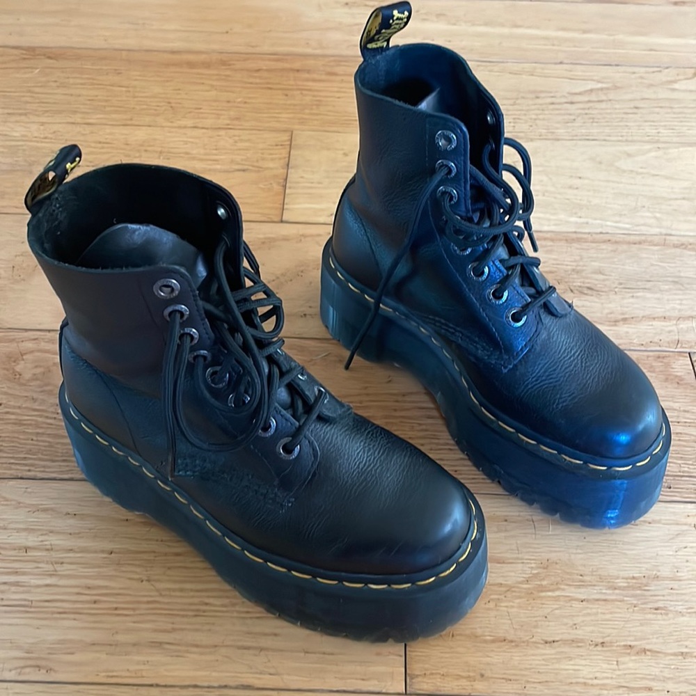 Dr. Martens Pascal Platforms Max 1460